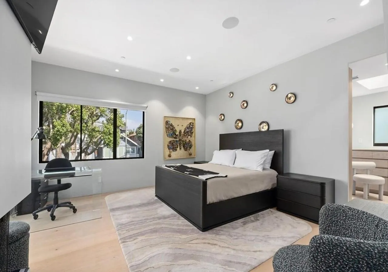 Ocean Park Blv Four Bedrooms Apartment Los Angeles United States